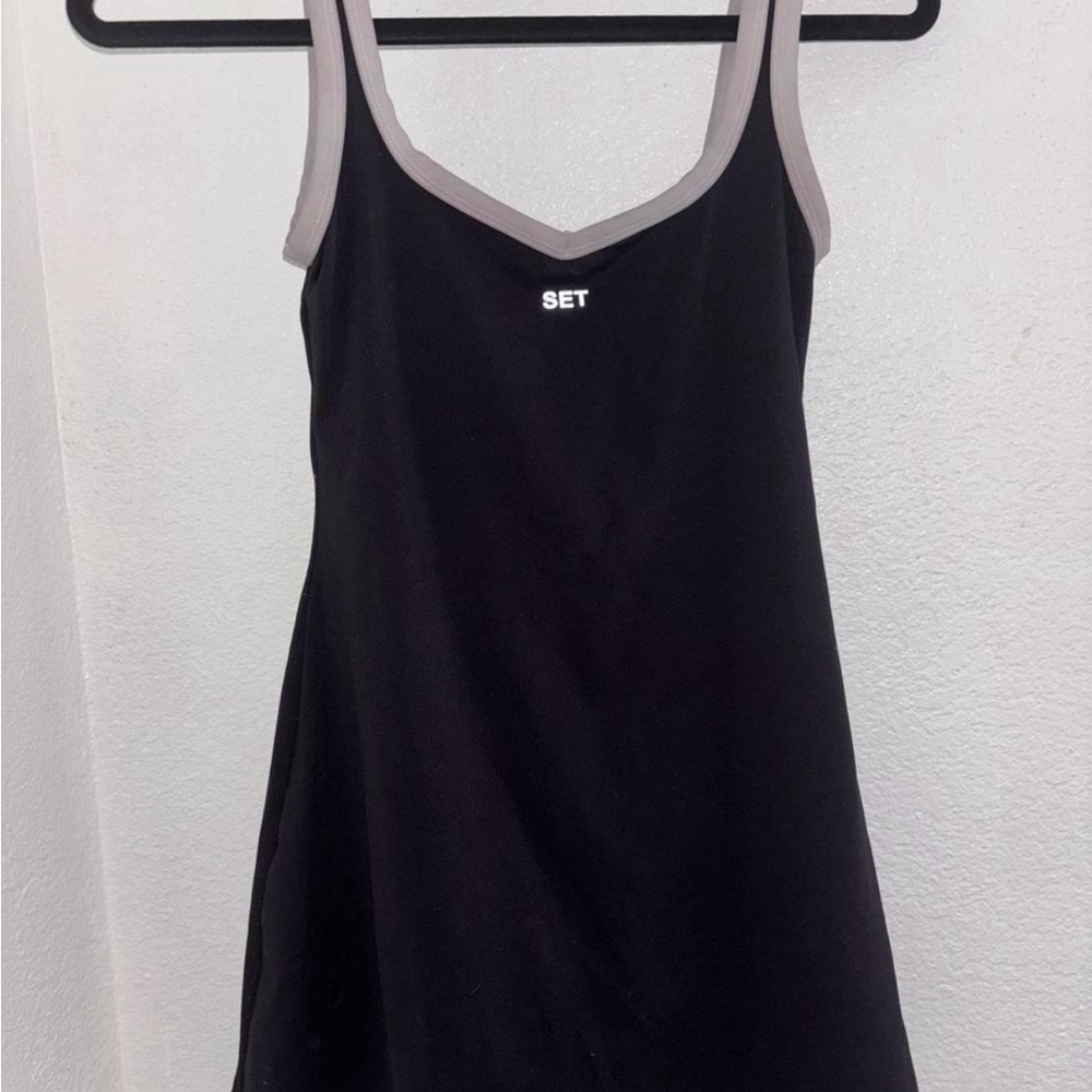 SET Active Black and Cream Apparel